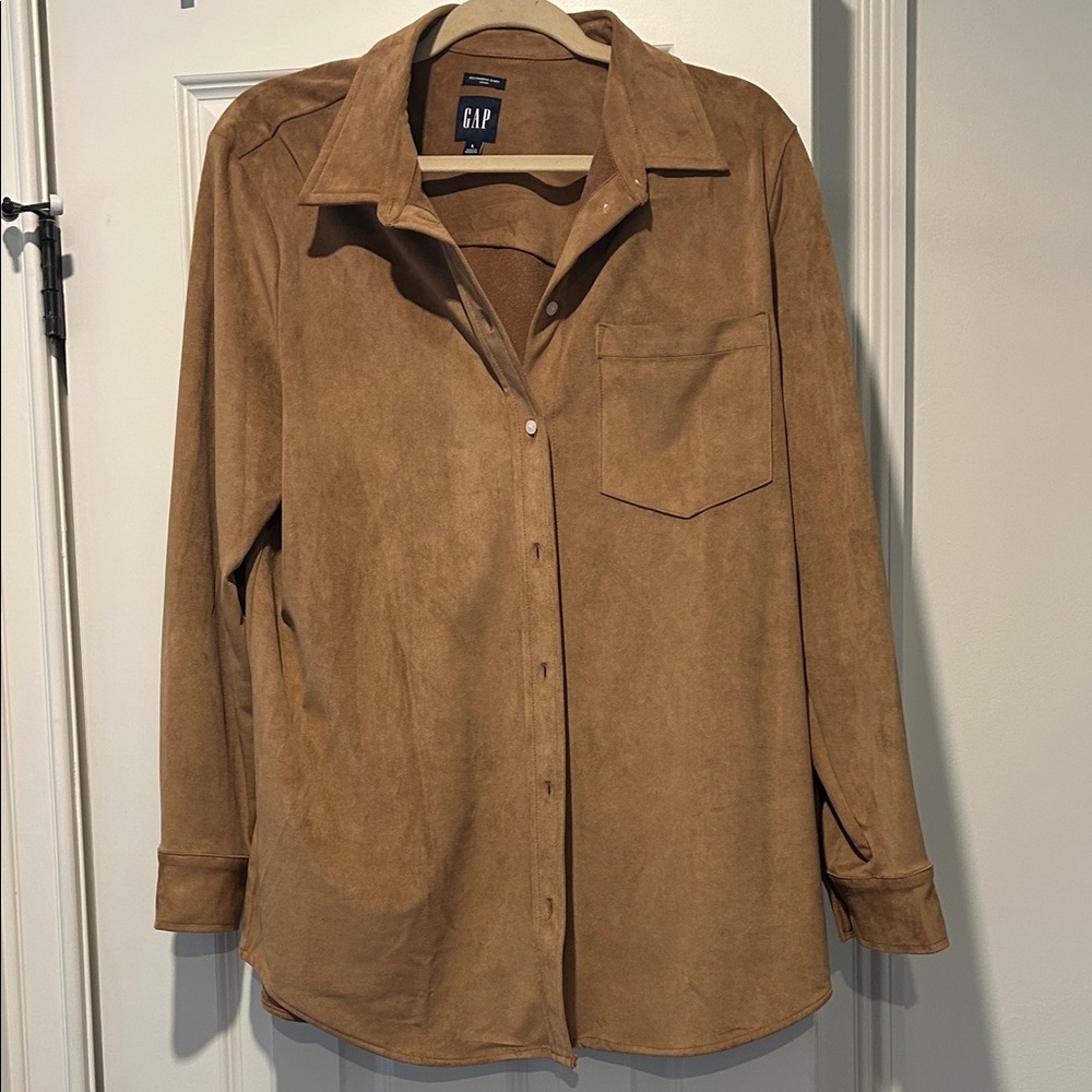 Gap faux suede boyfriend shirt size L
Never worn, smoke free home